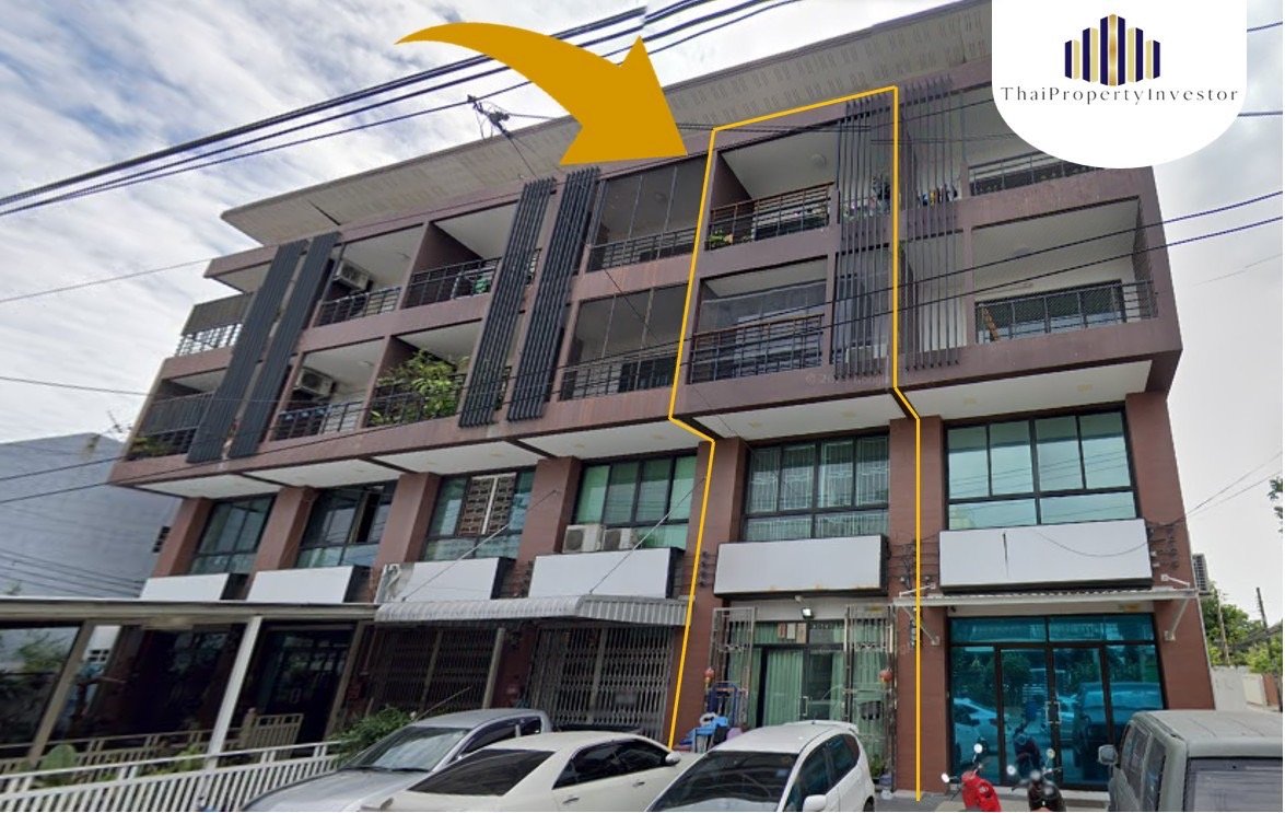 急售！！出售非常便宜 4 层商业-居住楼，27.8 平方哇，距BTS Bang Chak 仅 4 分钟，位于繁华社区， 近素坤逸路主干道， 非常适合自住或投资！！