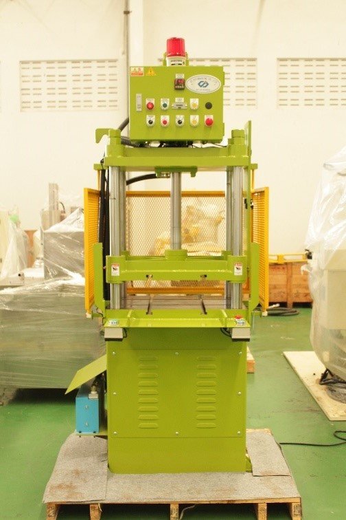 DIE - CASTING AUTOMATIC MACHINE AND EQUIPMENT