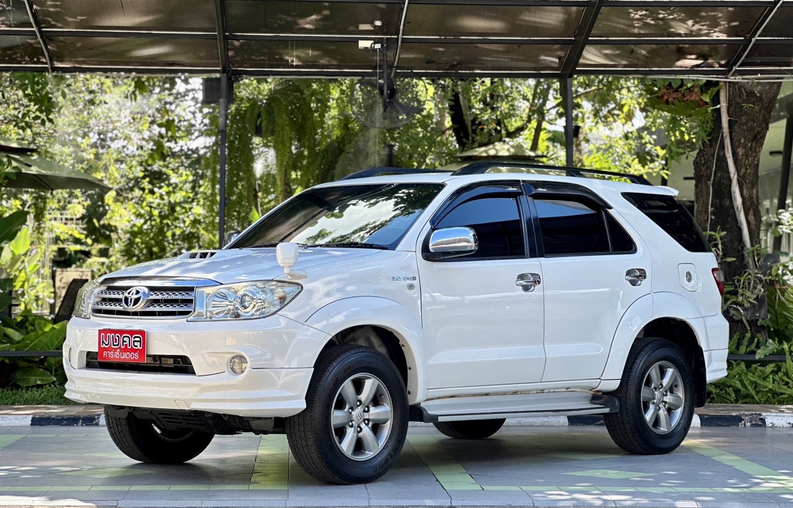 TOYOTA FORTUNER 3.0 V TRD A/T 2011 สีขาว (AAA-0039)
