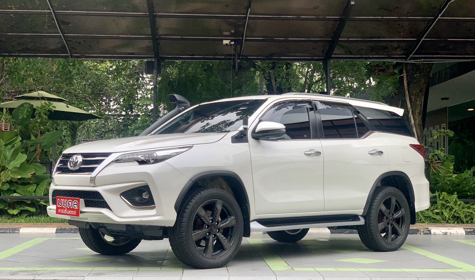 TOYOTA FORTUNER 2.8 TRD 4WD A/T 2018 สีขาว (LL0333)
