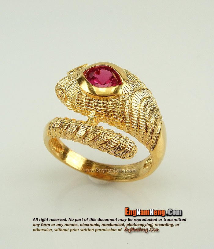 แหวนงูทอง 90 เปอร์เซ็นต์  ประดับพลอยแดงค่ะ