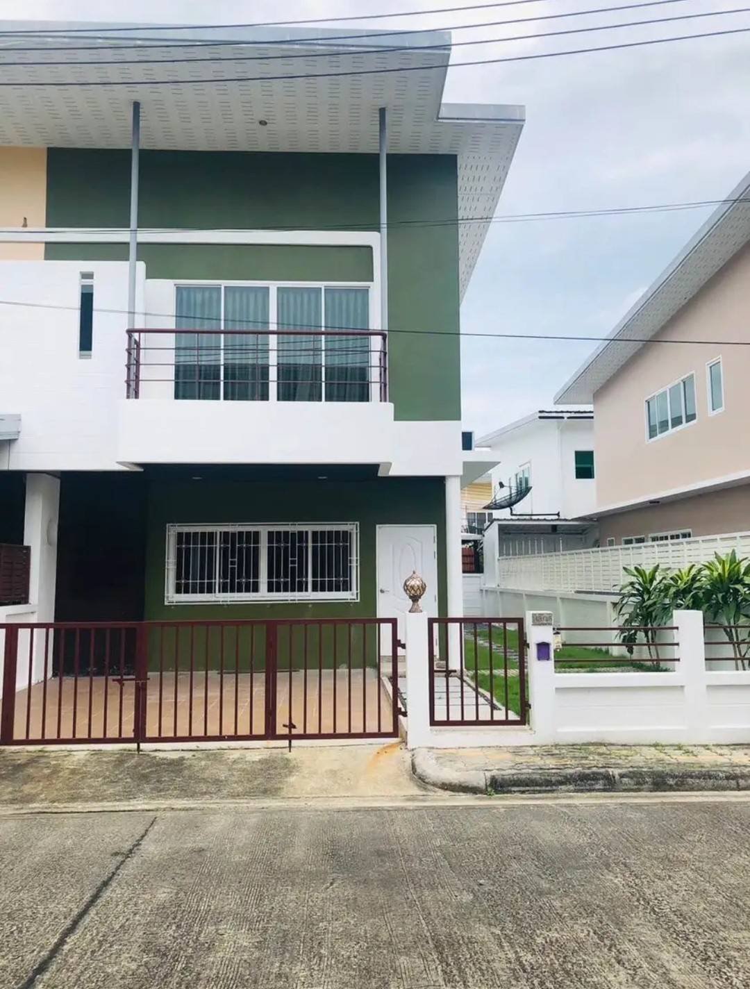 10R0439 บ้านแฝดสองชั้น 3 ห้องนอน 3 ห้องน้ำ ราคา 30,000/เดือน โซนรัษฏา