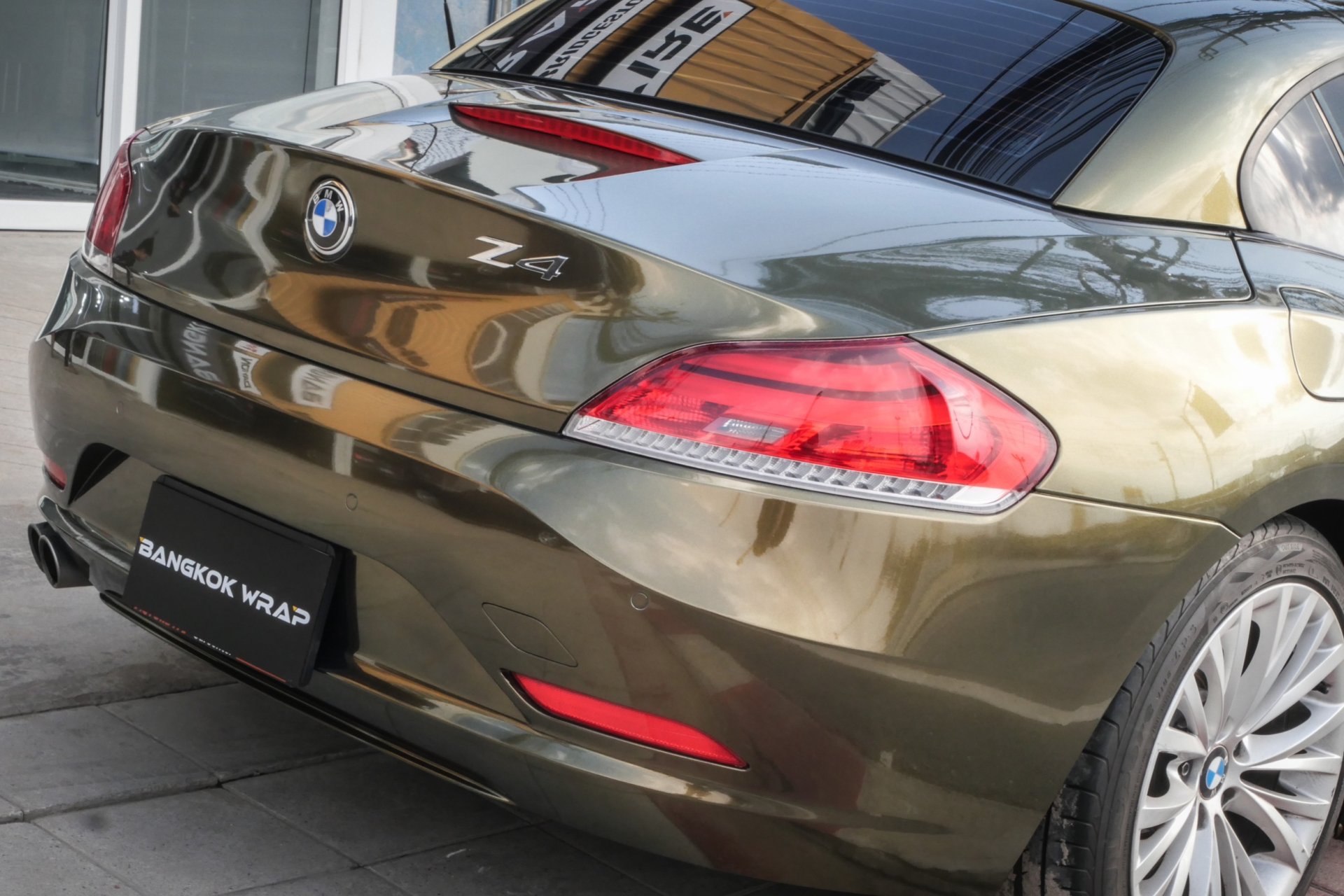 Gloss Metallic Midnight Gold