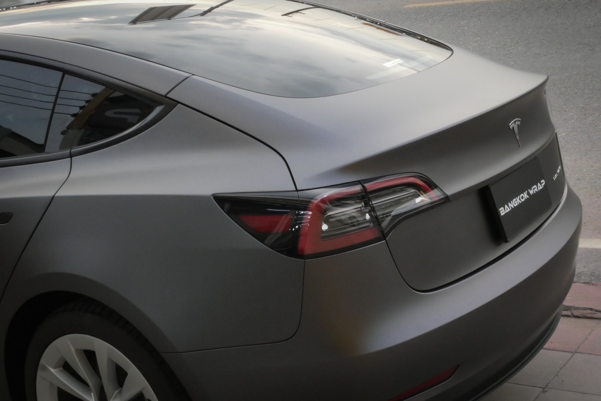 Ghost Metallic Shadow Grey - Model 3