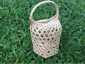 Eye-shape basket with wicked cover