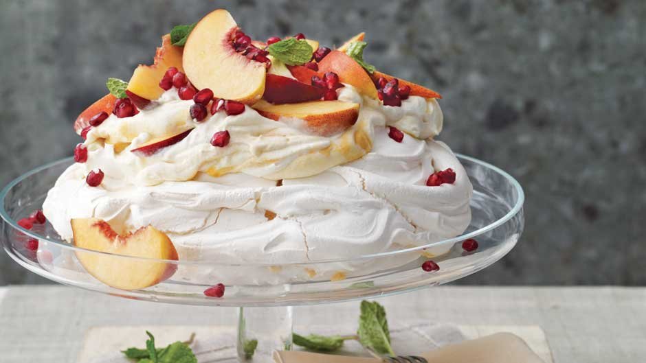 Peaches and Cream Pavlova : พีช และพาฟโลวาครีม