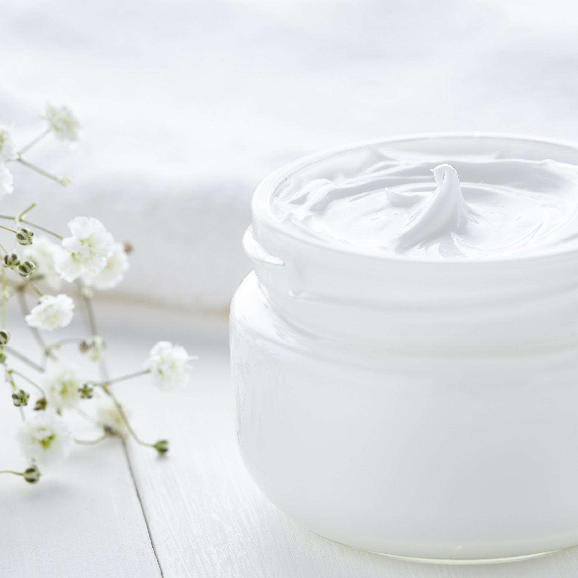 How to spot a whitening face cream - a whitening cream mixed with steroids How to spot a whitening face cream - a whitening cream mixed with steroids