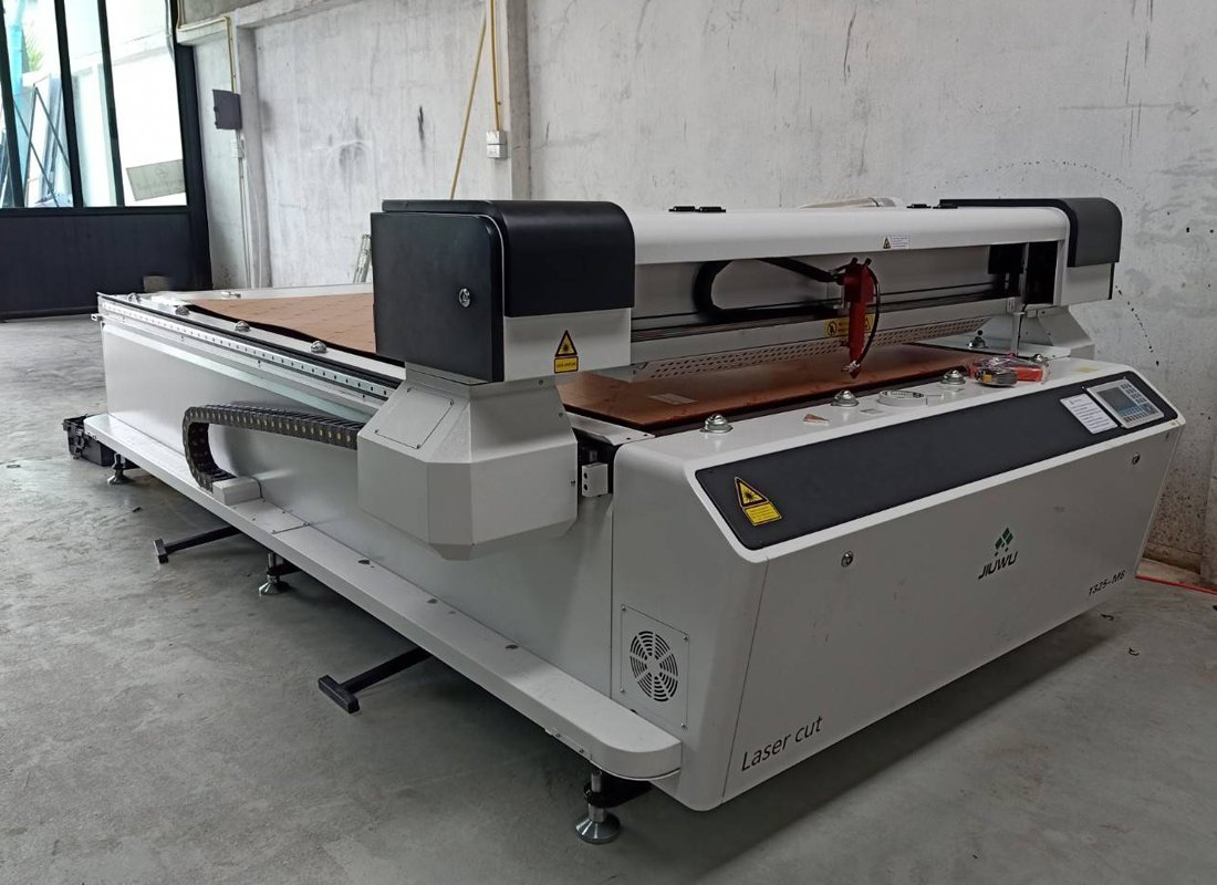 CO2 laser cutting machine JW1325