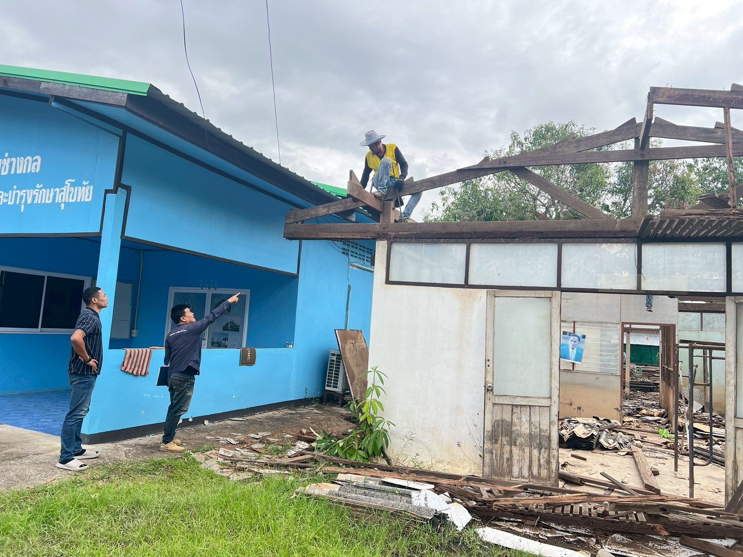 คบ.สุโขทัย  ลงพื้นที่ติดตามการดำเนินการซ่อมแซมที่ทำการฝ่ายช่างกล