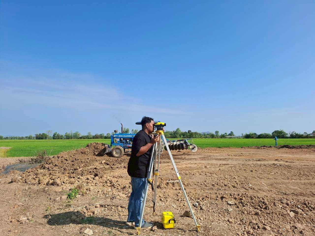 คบ.สุโขทัย  ลงพื้นที่ติดตามความก้าวหน้าปรับปรุงสถานีสูบน้ำด้วยพลังงานแสงอาทิตย์พร้อมระบบส่งน้ำ บ่อสูบน้ำใต้ดินที่ E6