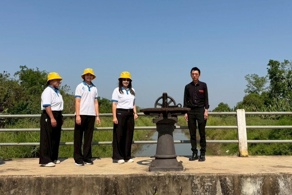 คบ.สุโขทัย  ลงพื้นที่ติดตามสถานการณ์น้ำ เพื่อบริหารจัดการน้ำในช่วงฤดูแล้ง 68/69 บริเวณ ทรบ.ปลายคลอง DL.3 กม.3+913