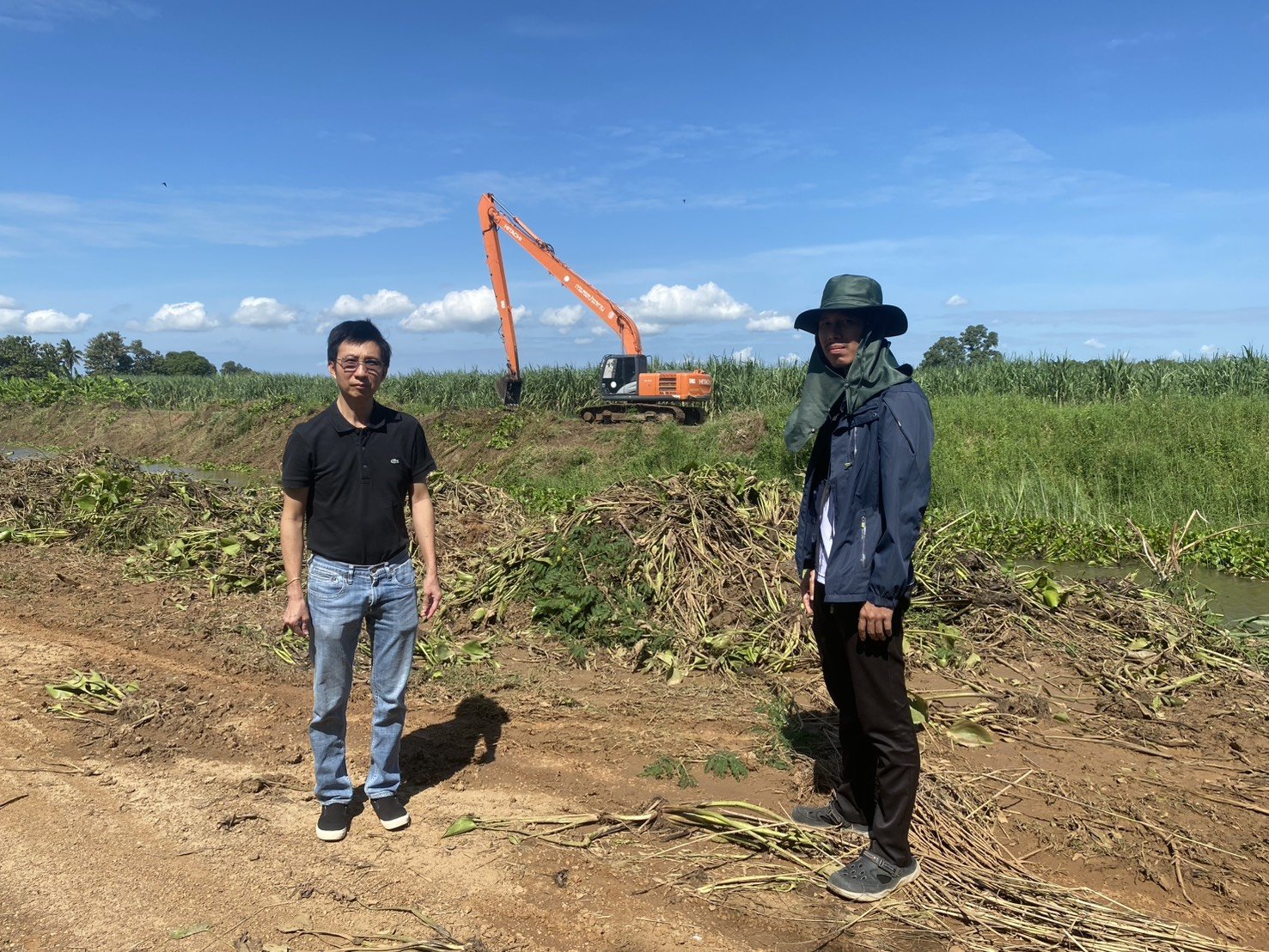 คบ.สุโขทัย  ลงพื้นที่ติดตามงานกำจัดวัชพืชโดยเครื่องจักร คบ.สุโขทัย  ลงพื้นที่ติดตามงานกำจัดวัชพืชโดยเครื่องจักร