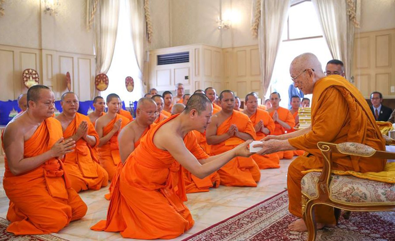 เจ้าประคุณสมเด็จพระสังฆราช อริยวงศาคตญาณ (อมุพรมหาเถร)  เสด็จมาถวายสักการะพระอัฐิสมเด็จพระสังฆราชในอดีต