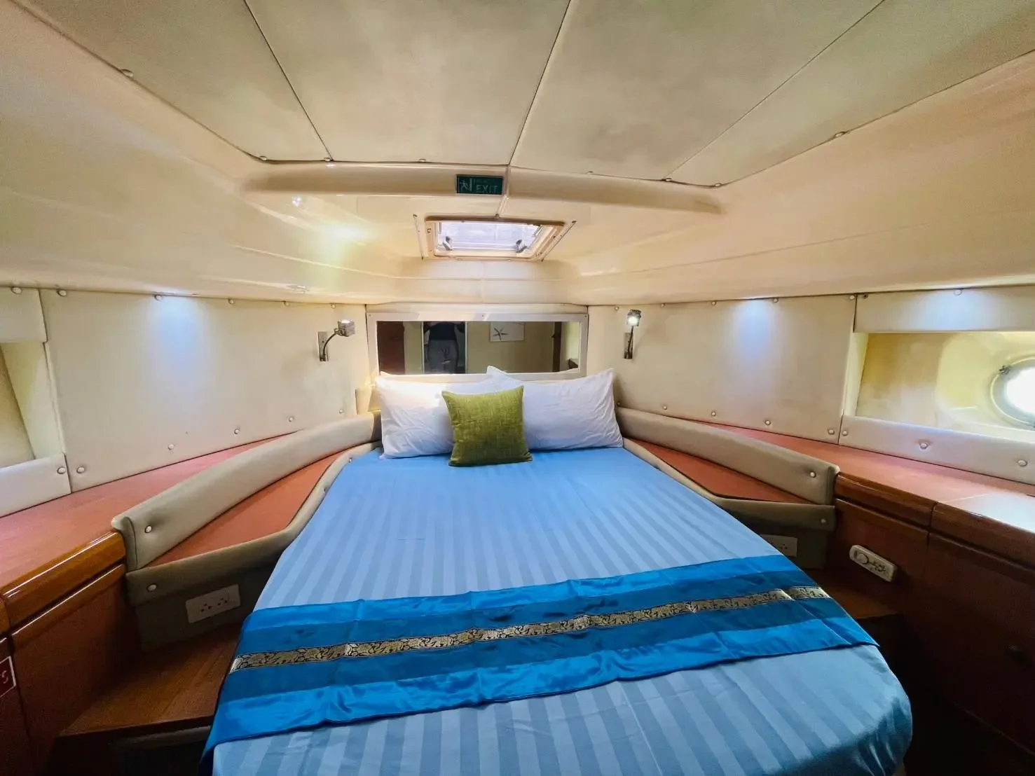 MY440 air-conditioned cabin