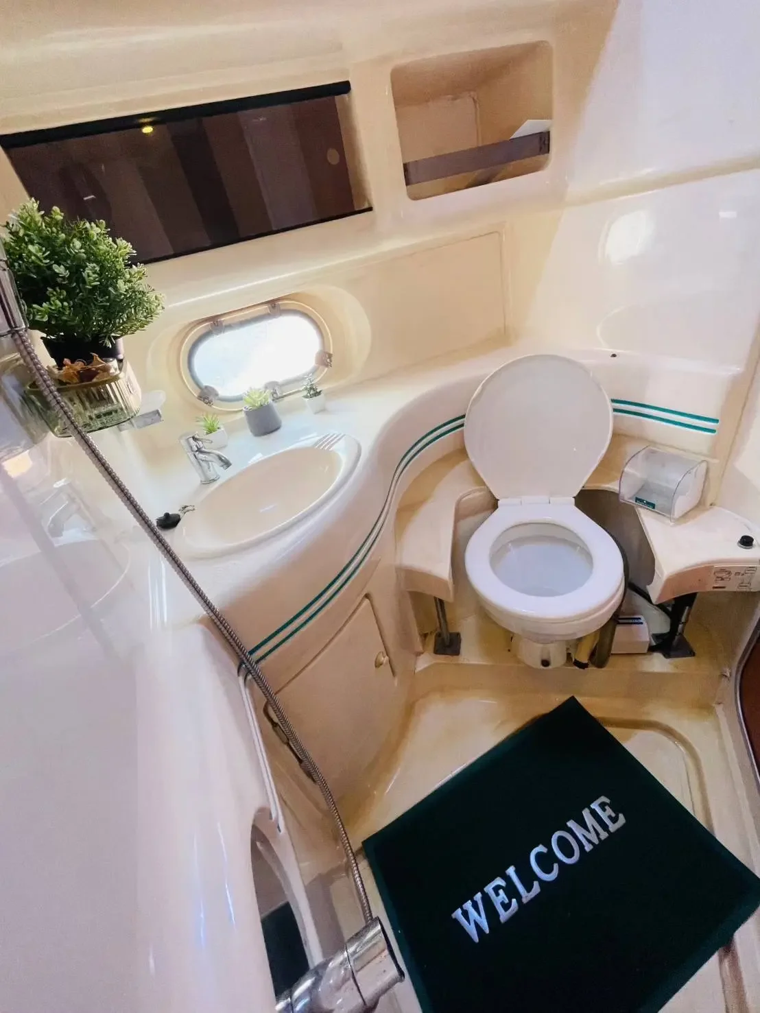 Private MY440 cruise in Pattaya