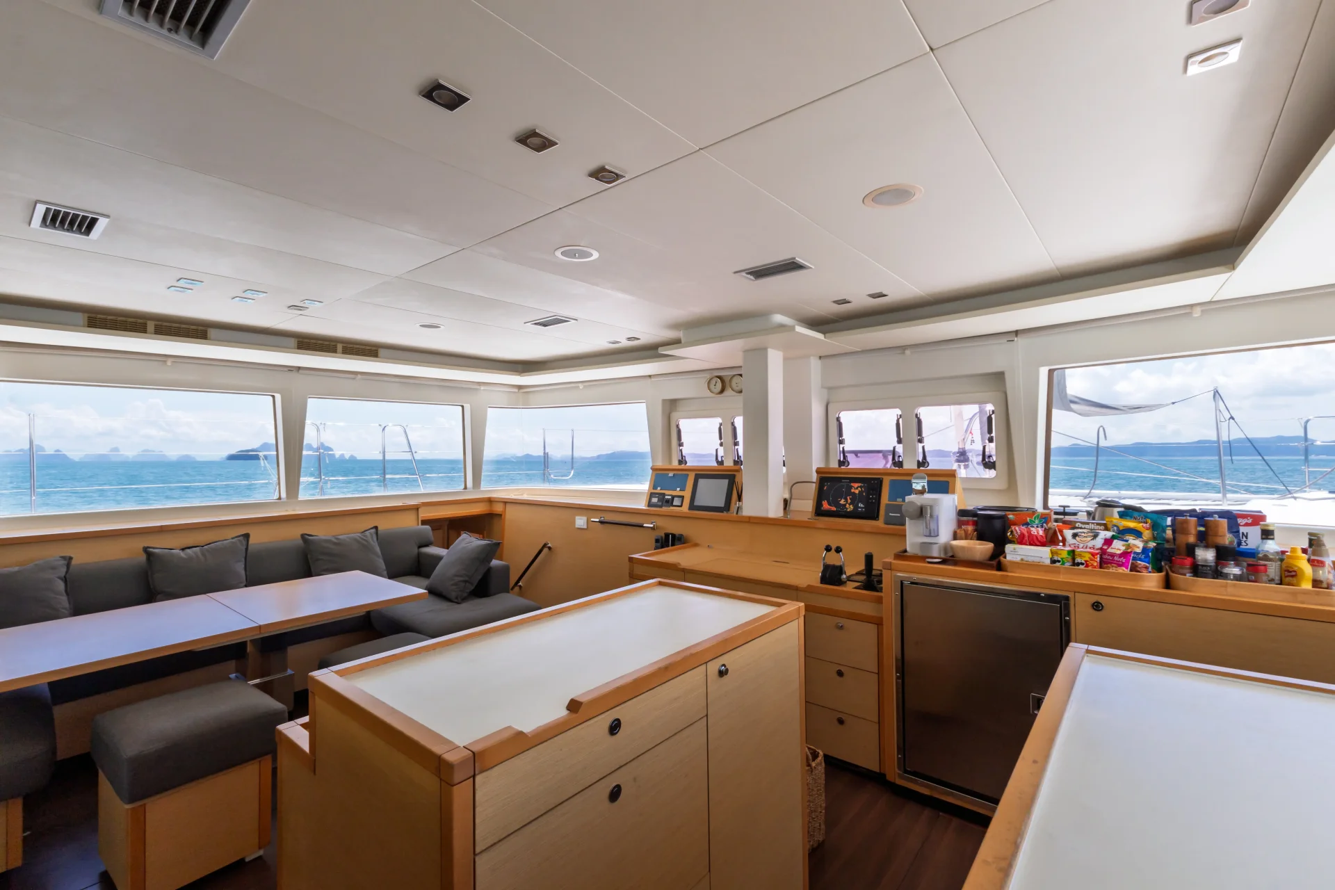 007 Lagoon Catamaran Interior