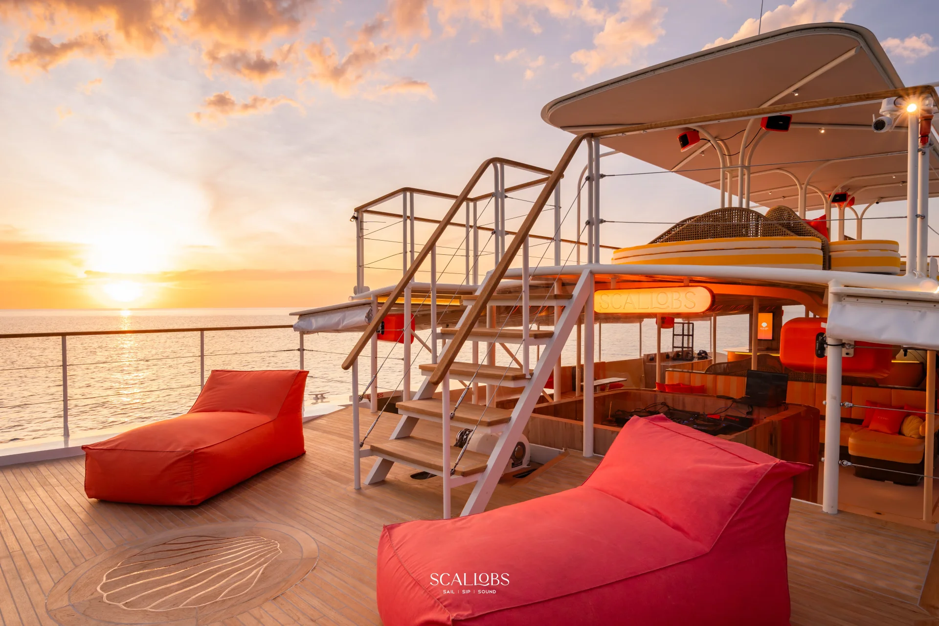 SCALLOBS catamaran deck