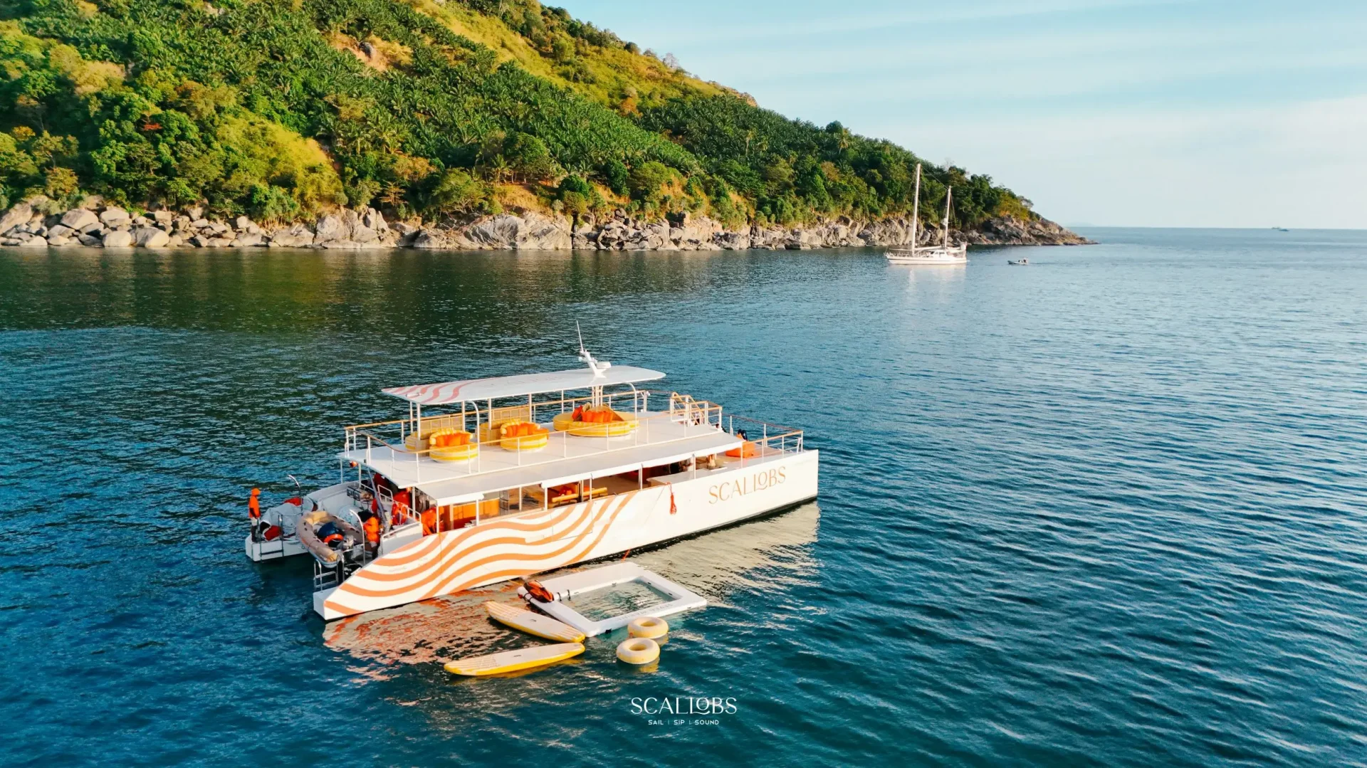 SCALLOBS Power Catamaran Phuket