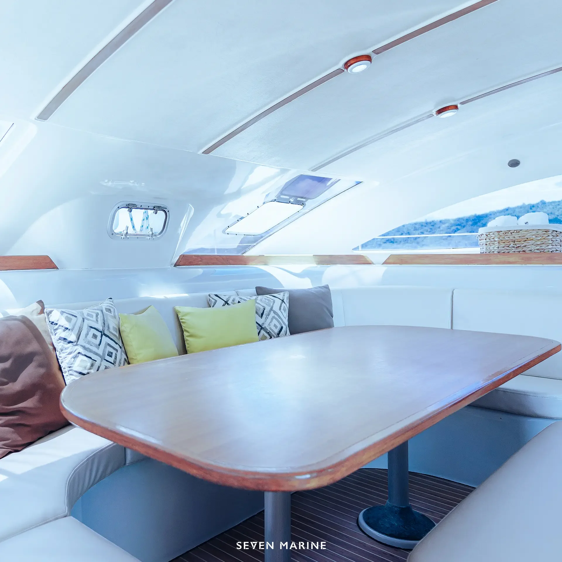 SENNA air-conditioned saloon