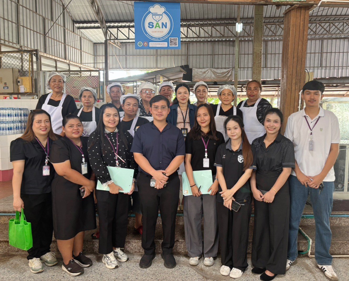 ทีมสาธารณสุขและสิ่งแวดล้อม เทศบาลนครสุราษฎร์ธานี ตรวจสุขาภิบาลอาหาร ภายในโรงอาหารของวิทยาลัย ปีการศึกษา 2569