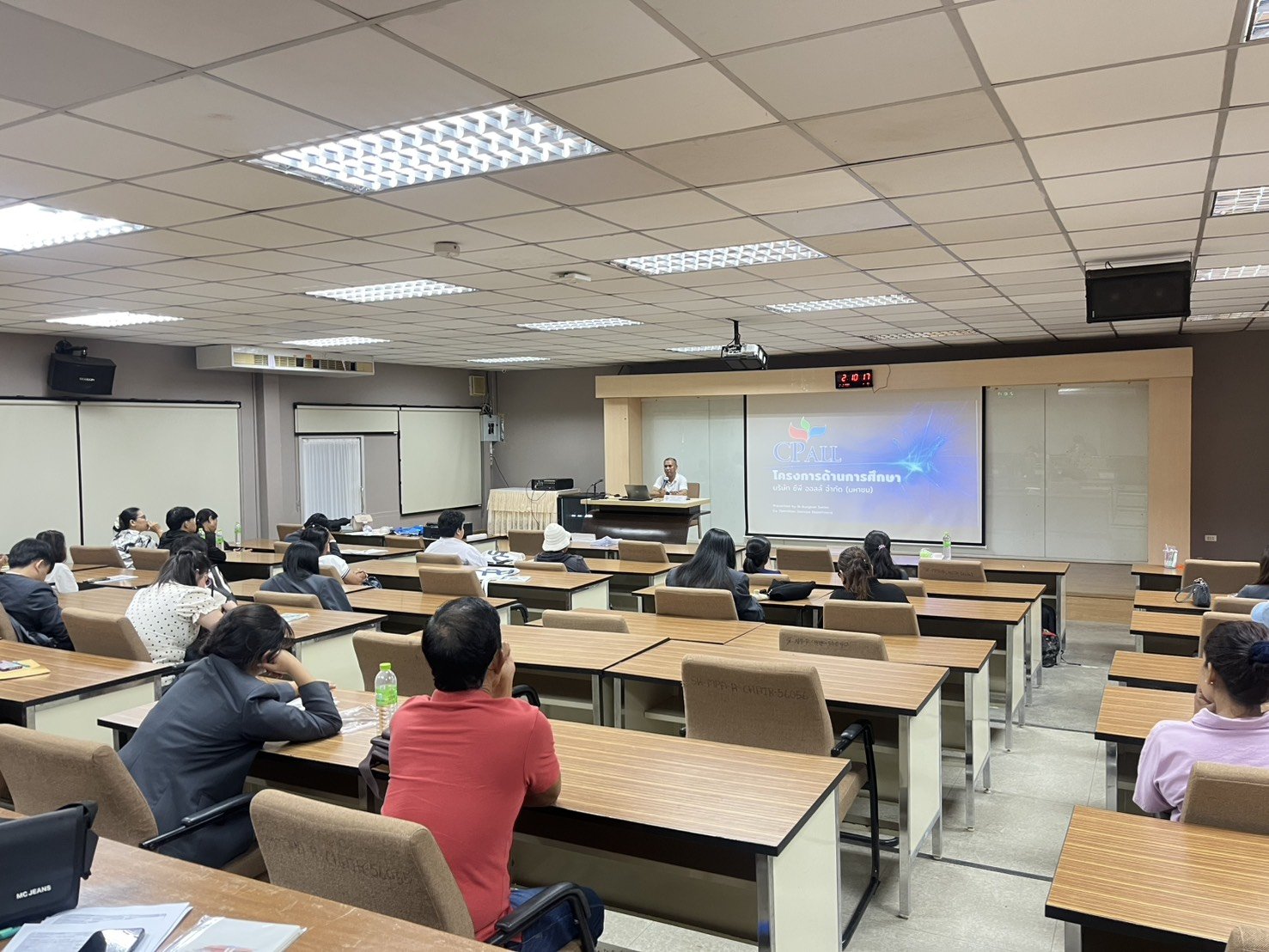 กิจกรรมสัมภาษณ์ ทำสัญญาทุนการศึกษา นักศึกษา ระดับ ปวส.1 สาขาการจัดการธุรกิจค้าปลีก ปีการศึกษา 2569