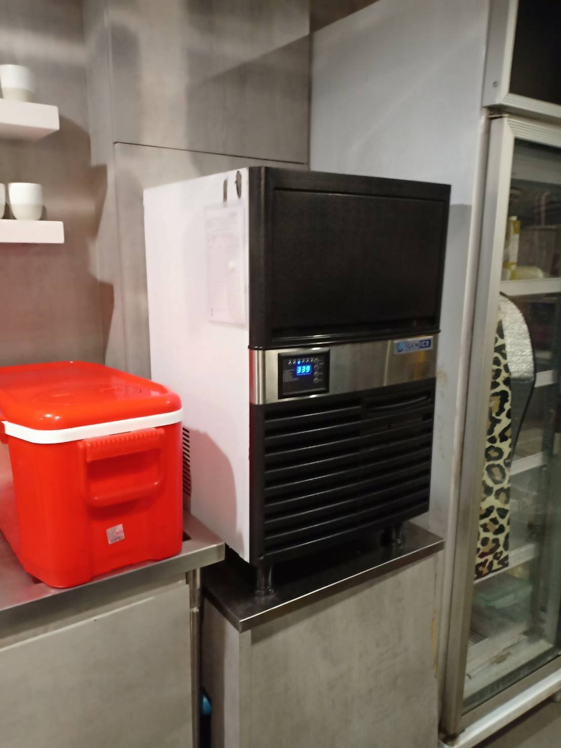 เครื่องทำน้ำแข็ง เครื่องทำน้ำแข็ง