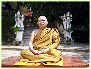 พระครูเกษมวรกิจ(หลวงพ่อวิชัย เขมิโย )วัดถ้ำผาจม อ.แม่สาย จ.เชียงราย
