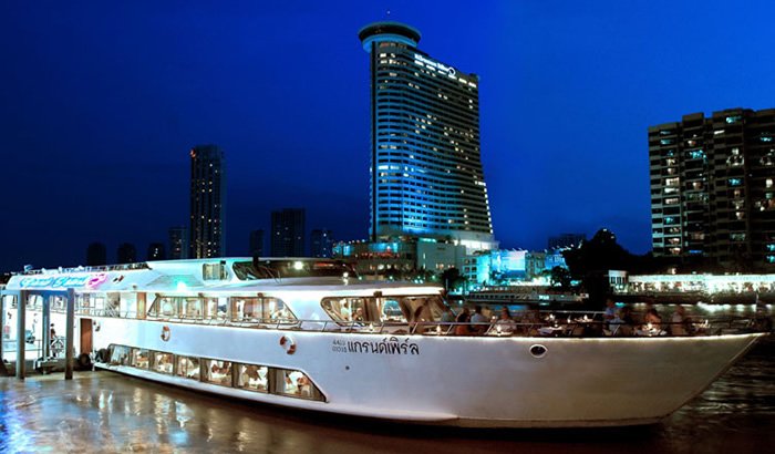 Grand Pearl Candle Light Dinner: Cruise (19:30-21:30)