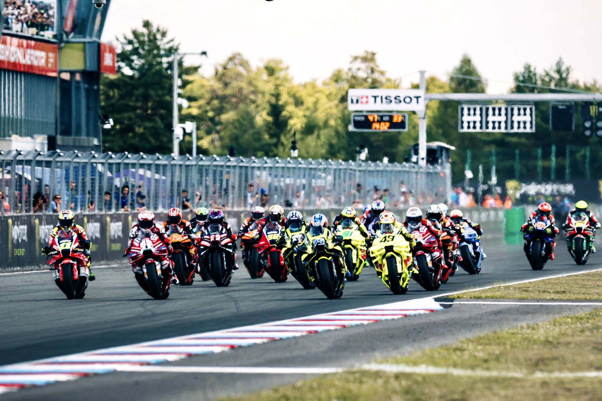 MotoGP ประกาศปรับกฎครั้งใหญ่! ยกเลิก Holeshot Device 