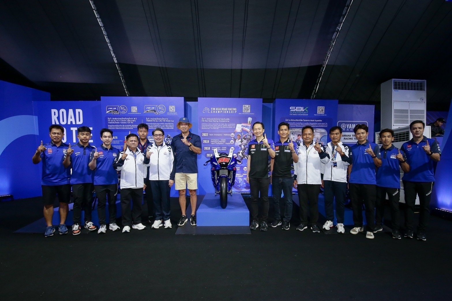 ยามาฮ่าเปิดบูธ ต้อนรับนายเนวิน และดร.ก้องศักดา ยามาฮ่าเปิดบูธ ต้อนรับนายเนวิน และดร.ก้องศักดา