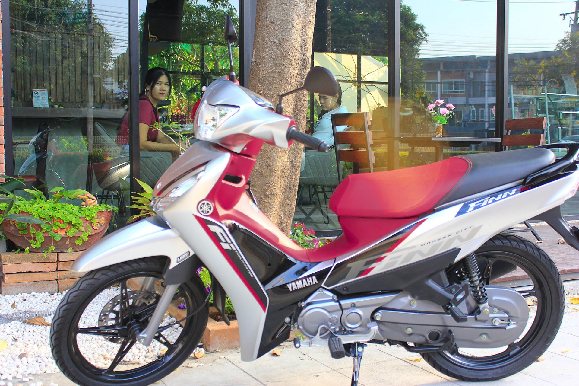 ฟินน์แน่ พาแม่เที่ยว เย้ๆ รีวิว Yamaha Finn 115i ลายใหม่ ฟินน์แน่ พาแม่เที่ยว เย้ๆ รีวิว Yamaha Finn 115i ลายใหม่