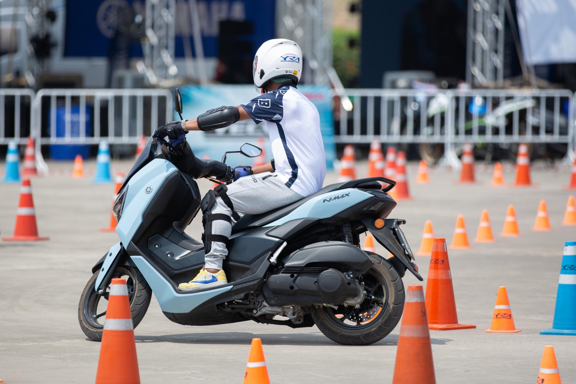 ทัพแข้งปราสาทสายฟ้า ลองขับขี่ All New YAMAHA NMAX Tech MAX 