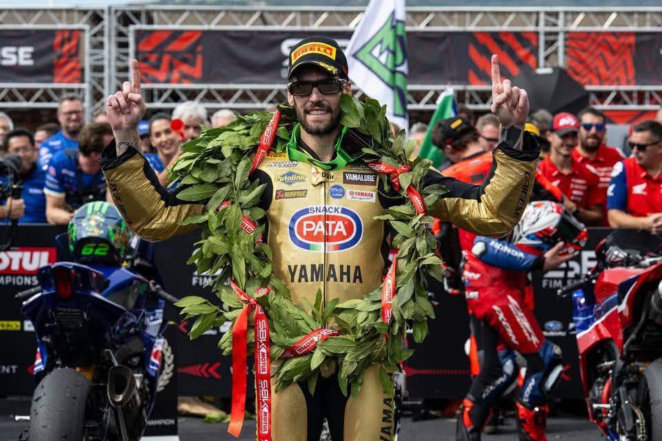 สเตฟาโน มันซี คว้าชัยชนะเรซ 2 ที่เอสโตริล พร้อมคว้าแชมป์โลก 2025 อย่างยิ่งใหญ่