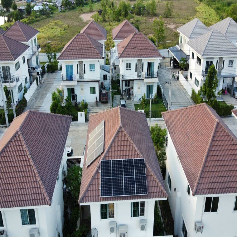 ติดตั้งระบบโซล่าร์เซลล์ 3.3 kW On-grid system สถานที่ ลำลูกกา จ.ปทุมธานี ติดตั้งระบบโซล่าร์เซลล์ 3.3 kW On-grid system สถานที่ ลำลูกกา จ.ปทุมธานี