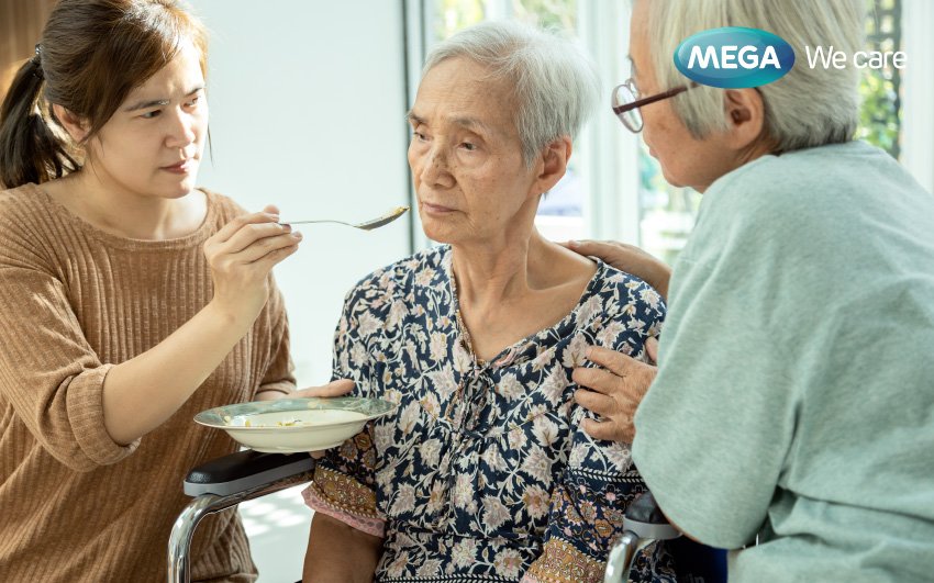 elderly-woman-refusing-to-eat