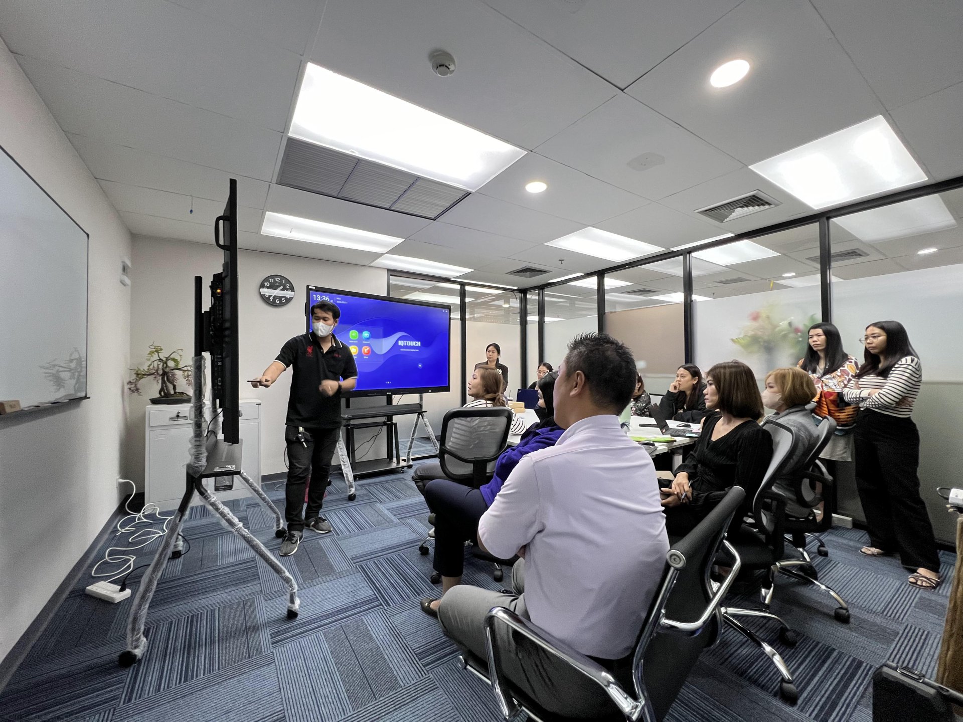 จออัจฉริยะ 65 นิ้ว จอห้องประชุม Windows OPS Wireless Presentation
