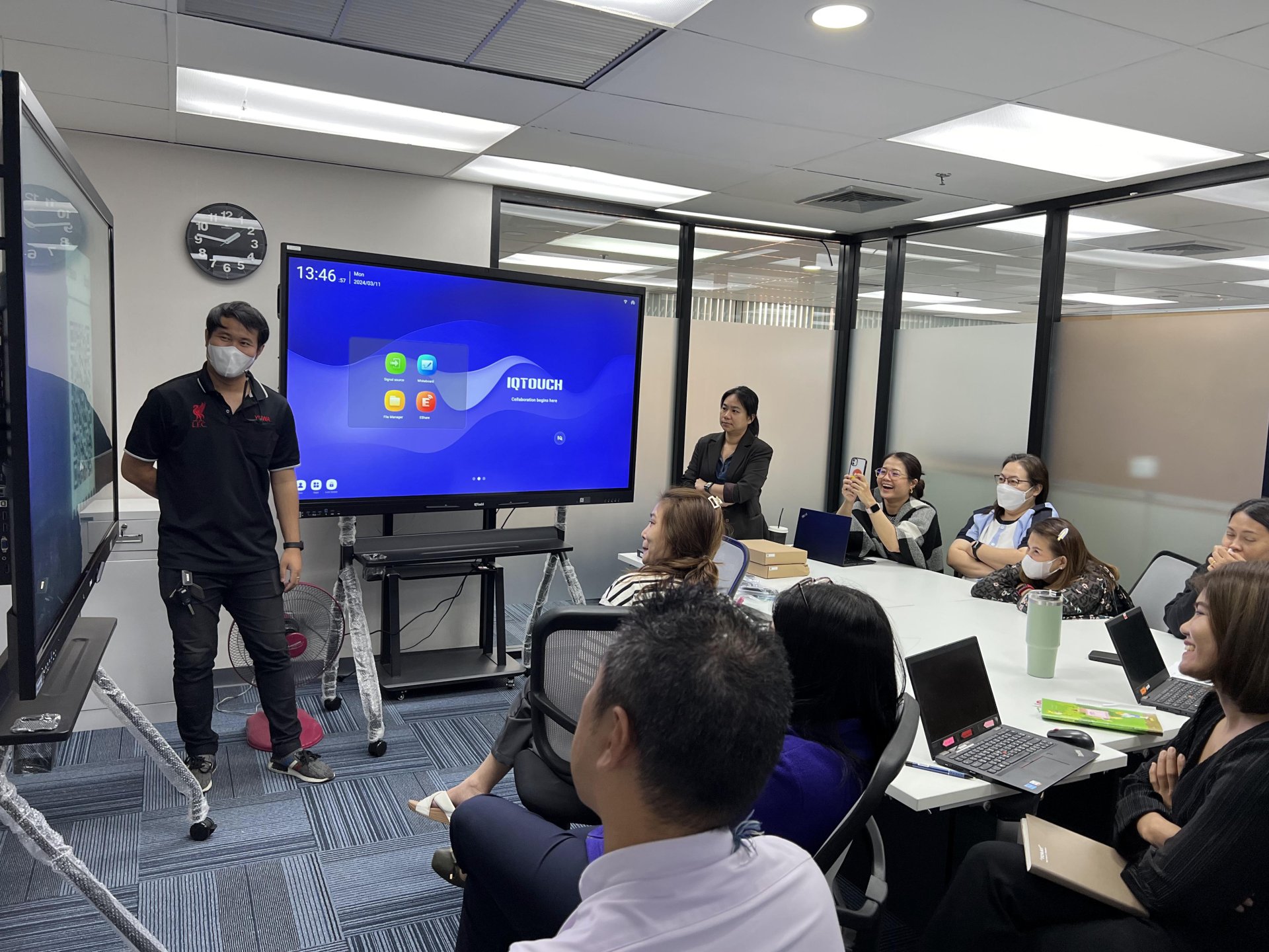 จออัจฉริยะ 65 นิ้ว จอห้องประชุม Windows OPS Wireless Presentation