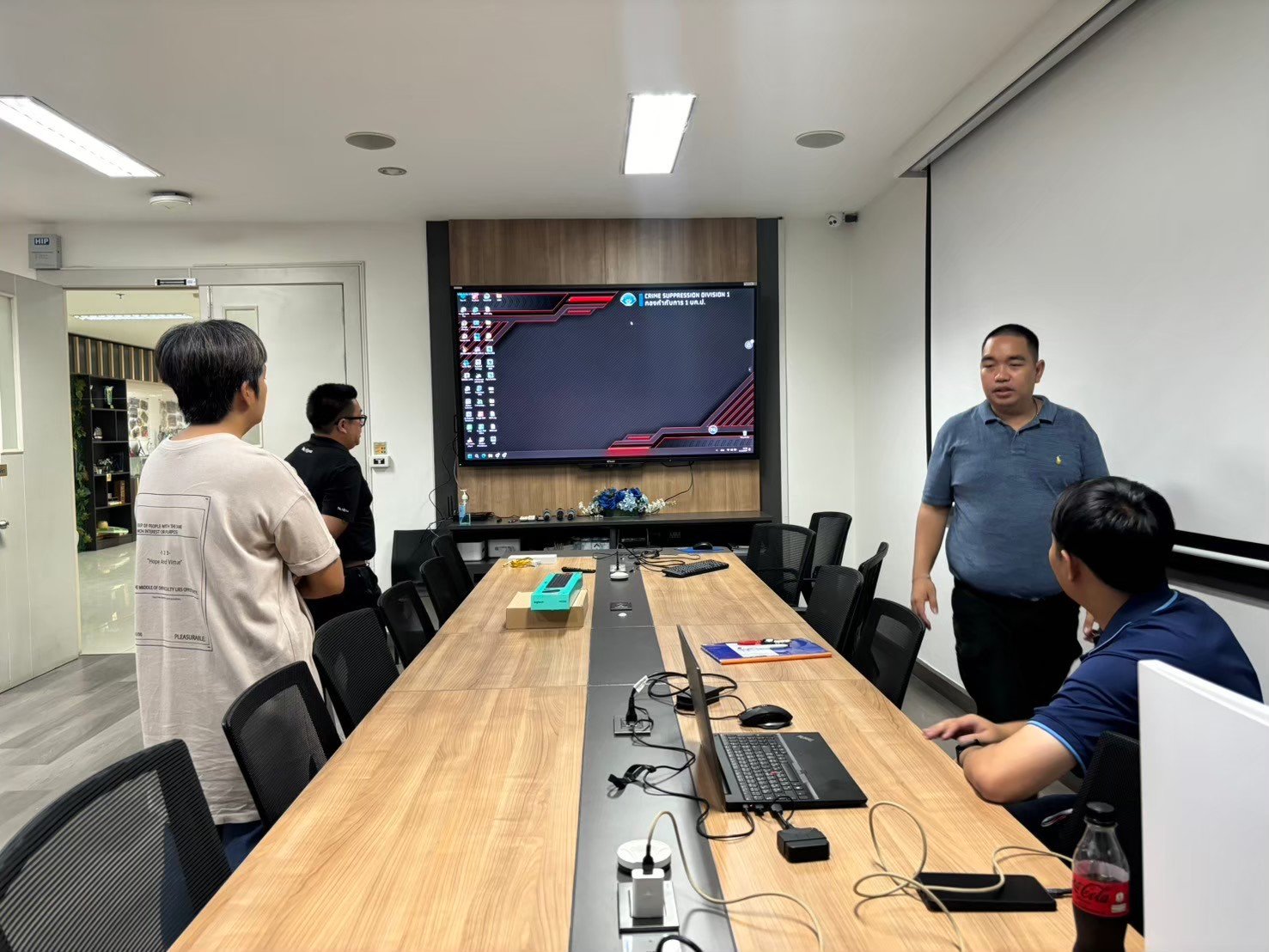 จออัจฉริยะ 86 นิ้ว จอเขียนได้ Smart Meeting Wireless Presentation