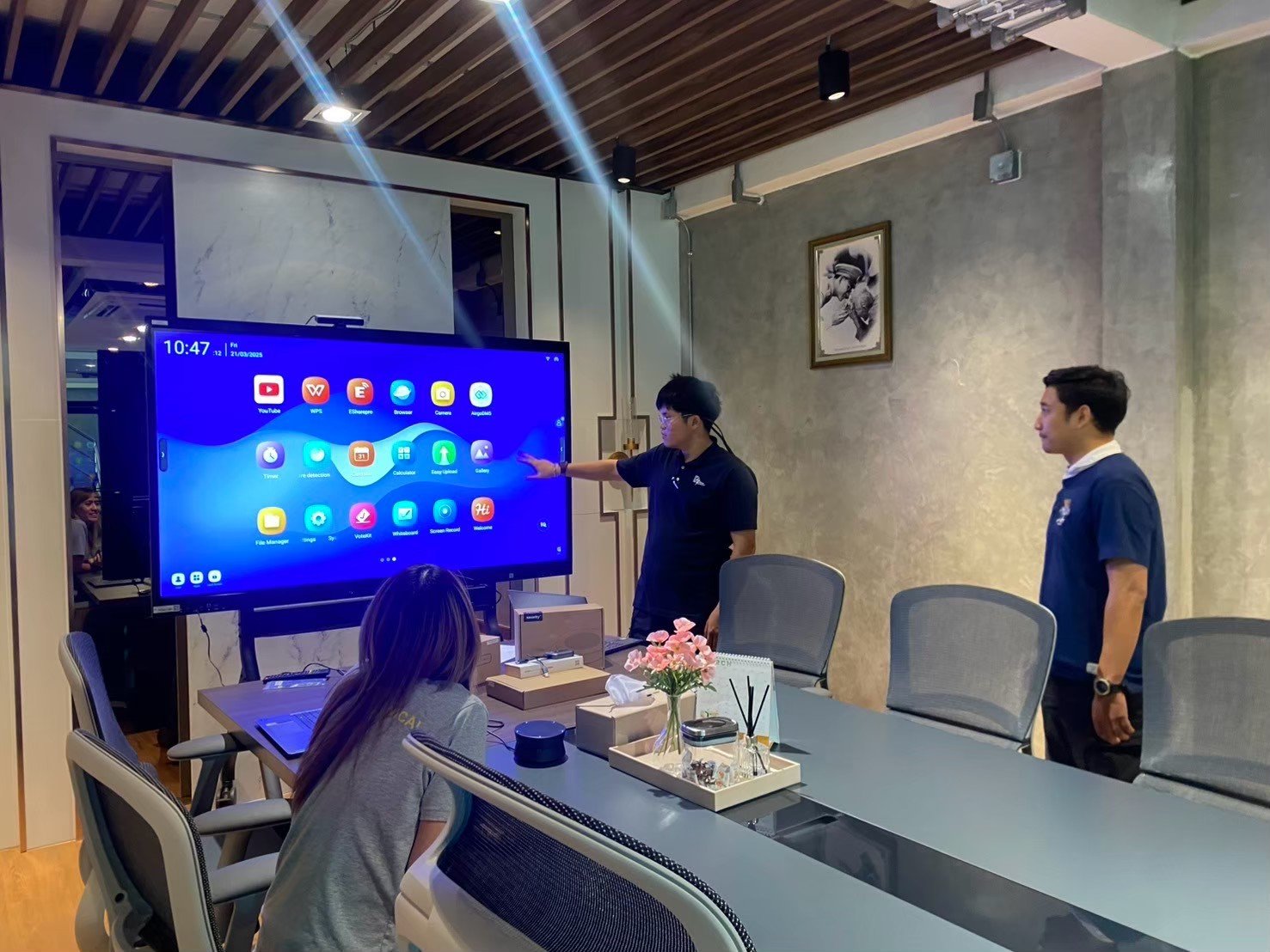 DTrantech_IQ Touch_Wireless-Share-Screen_Smart-Conferencing