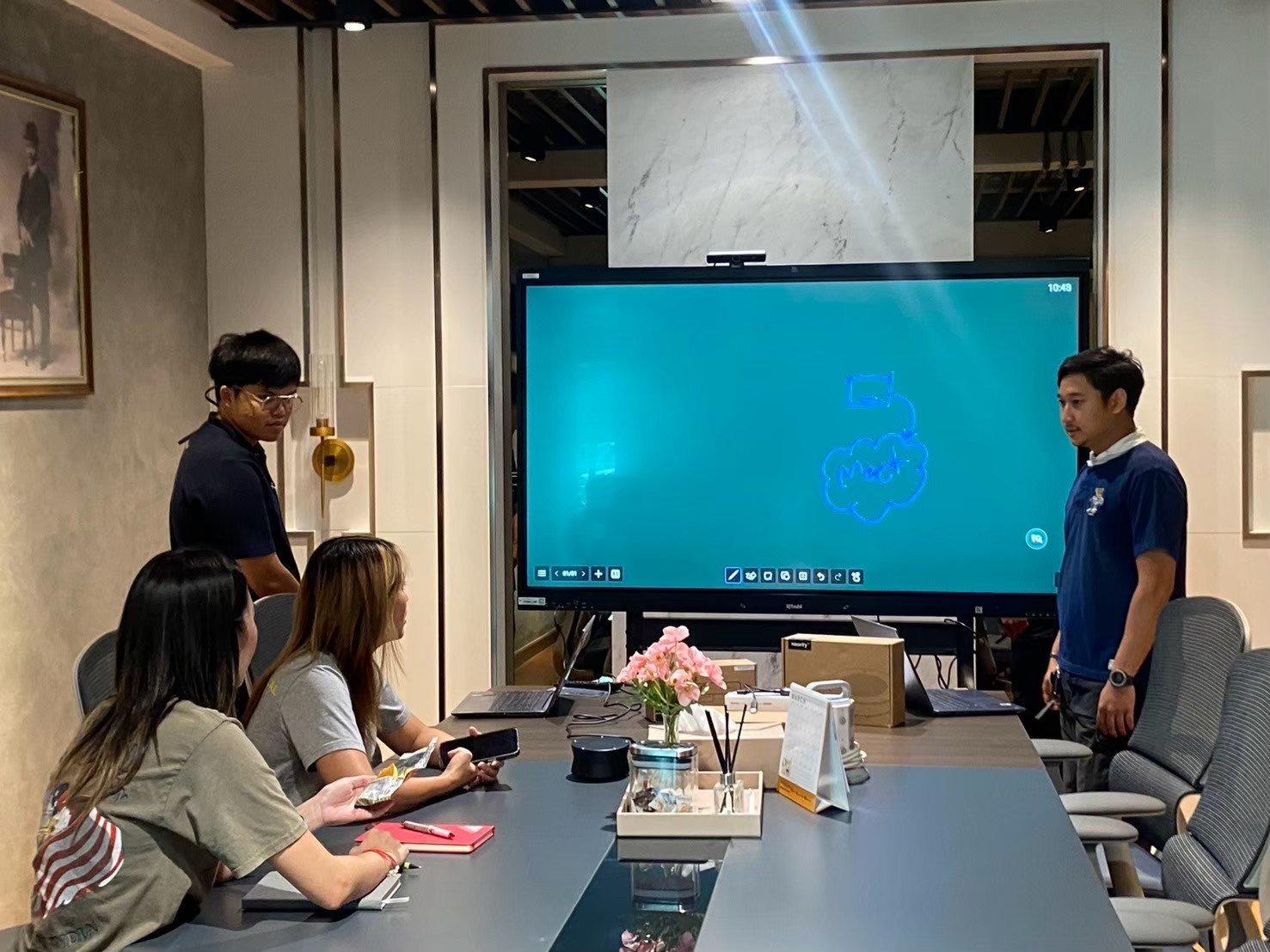 DTrantech_IQ Touch_Wireless-Share-Screen_Smart-Conferencing