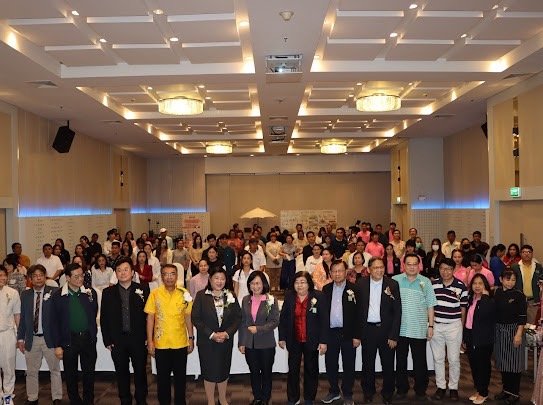 มหาวิทยาลัยสวนดุสิต ร่วมจัดแสดงผลงานวิจัย ซึ่งดำเนินการร่วมกับสถาบันวิจัยวิทยาศาสตร์และเทคโนโลยีแห่งประเทศไทย (วว.) เรื่อง "การพัฒนาระบบการปลูกเลี้ยงไม้ดอกไม้ประดับ ในระบบเกษตรปลอดภัยเพื่อการบริโภค"  มหาวิทยาลัยสวนดุสิต ร่วมจัดแสดงผลงานวิจัย ซึ่งดำเนินการร่วมกับสถาบันวิจัยวิทยาศาสตร์และเทคโนโลยีแห่งประเทศไทย (วว.) เรื่อง "การพัฒนาระบบการปลูกเลี้ยงไม้ดอกไม้ประดับ ในระบบเกษตรปลอดภัยเพื่อการบริโภค"