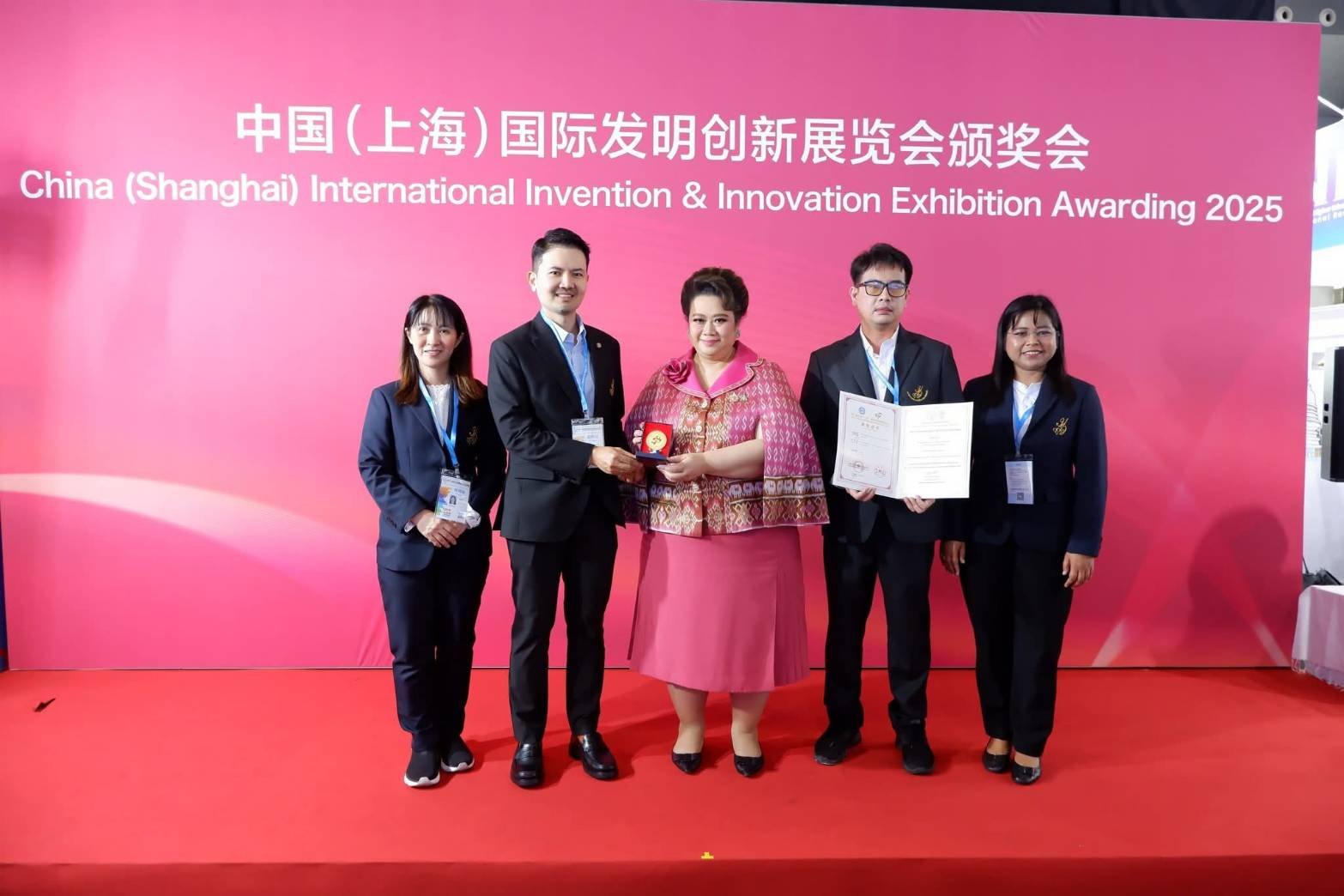 มหาวิทยาลัยสวนดุสิตคว้ารางวัลระดับนานาชาติจากเวที The 8th China (Shanghai) International Invention & Innovation Expo 2025 ณ เมืองเซี่ยงไฮ้ สาธารณรัฐประชาชนจีน