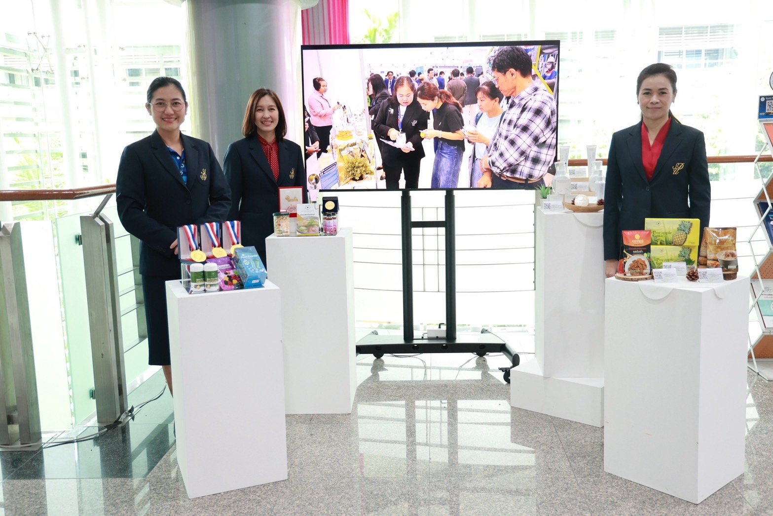 สถาบันวิจัยและพัฒนาร่วมนำเสนอผลงานวิจัยและนวัตกรรม