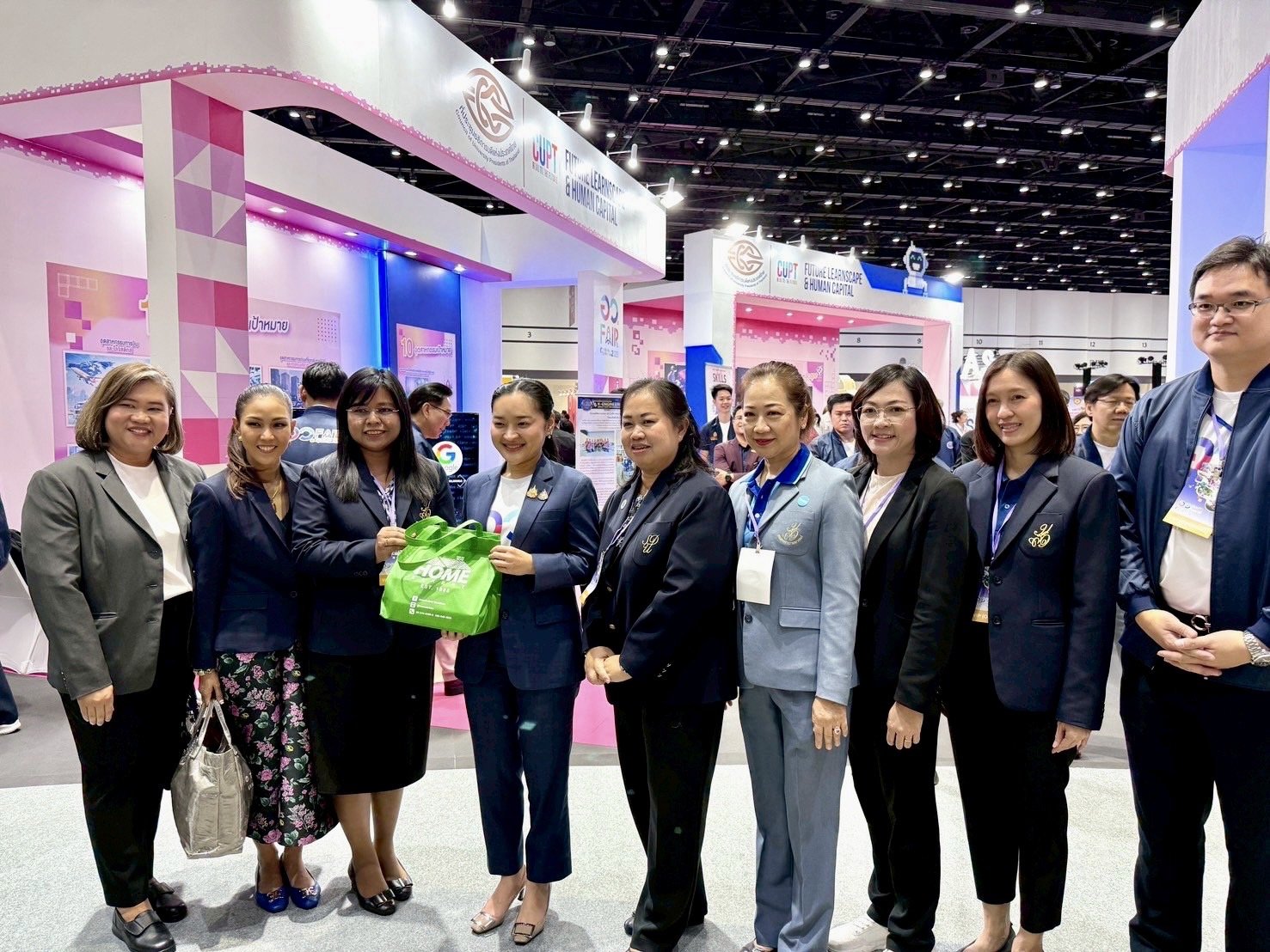 สถาบันวิจัยและพัฒนา มหาวิทยาลัยสวนดุสิต ร่วมนำเสนอผลงานวิจัยและนวัตกรรมในงาน อว.แฟร์ 2025 และ Thailand Tech Show 2025
