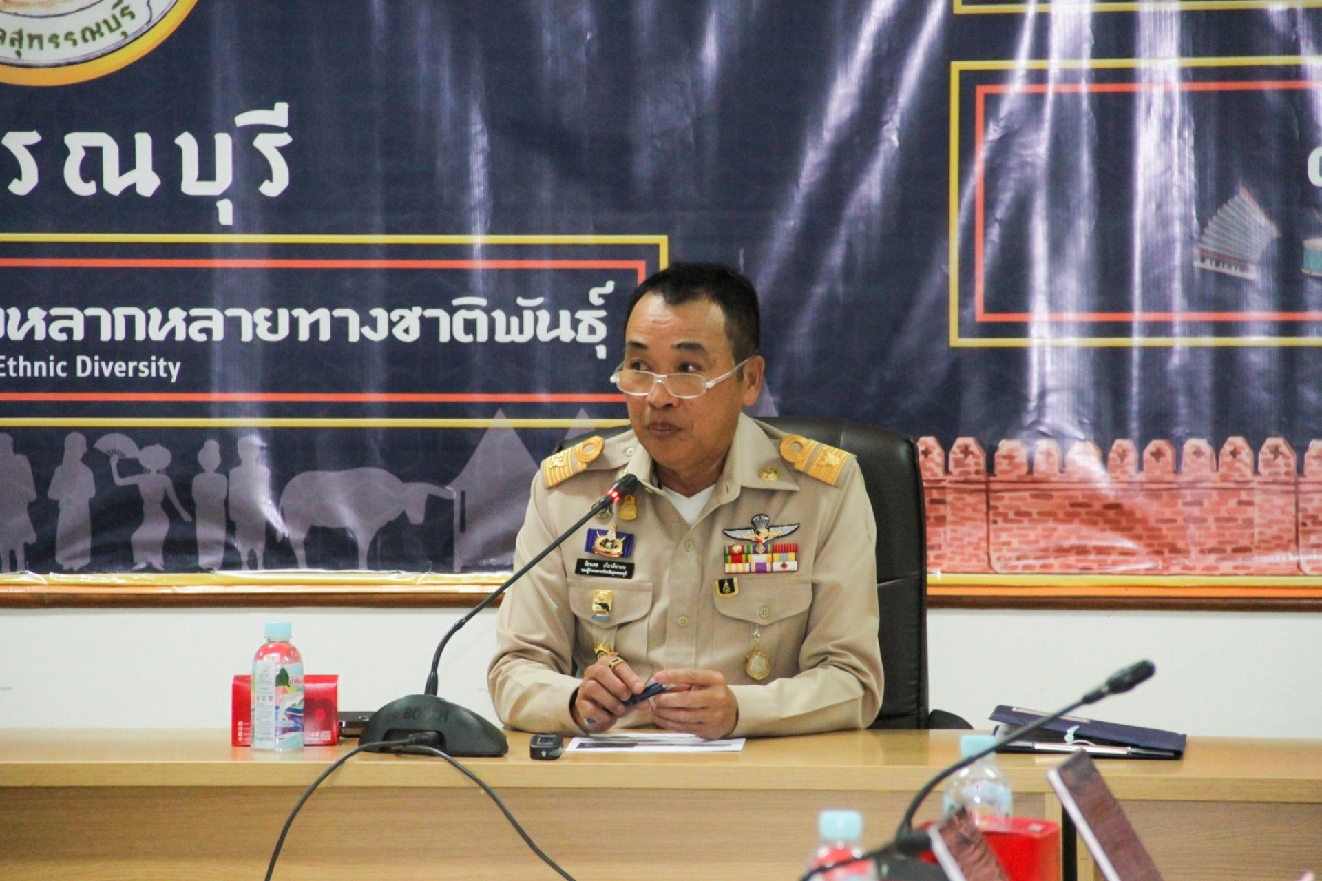 มหาวิทยาลัยสวนดุสิตเข้าร่วมประชุมเพื่อหารือการดำเนินโครงการ “การพัฒนาผลิตภัณฑ์สร้างสรรค์เชิงอัตลักษณ์เพื่อเพิ่มมูลค่าในการแข่งขันอย่างยั่งยืน จังหวัดสุพรรณบุรี” ร่วมกับคณะผู้บริหารของจังหวัดสุพรรณบุรี