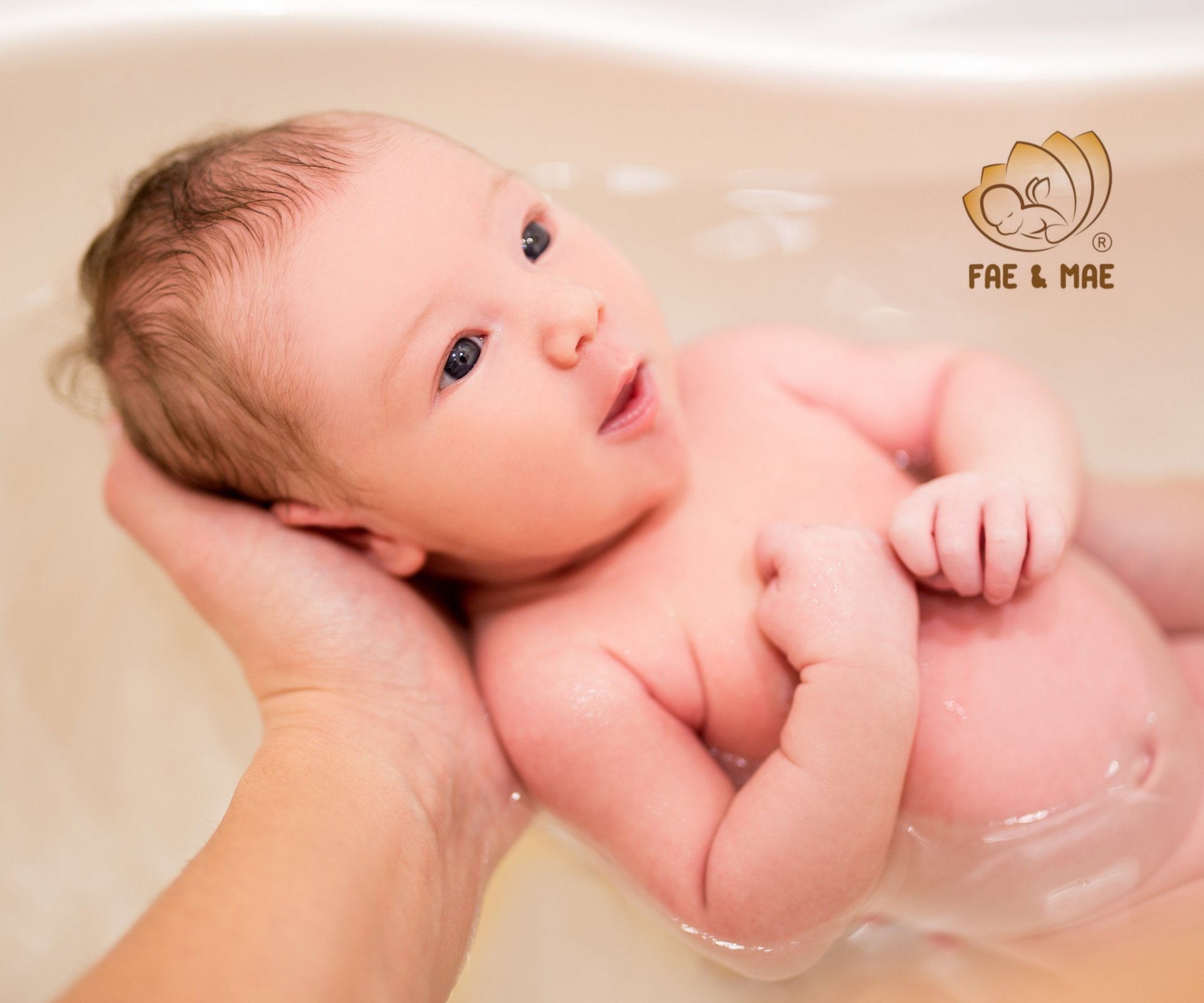 8 เทคนิคการอาบน้ำทารก