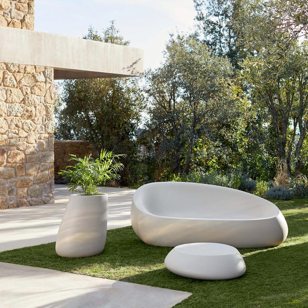 https://image.makewebeasy.net/makeweb/m_1920x0/LcM550Ksh/Vondom/stone_planter_copy.png