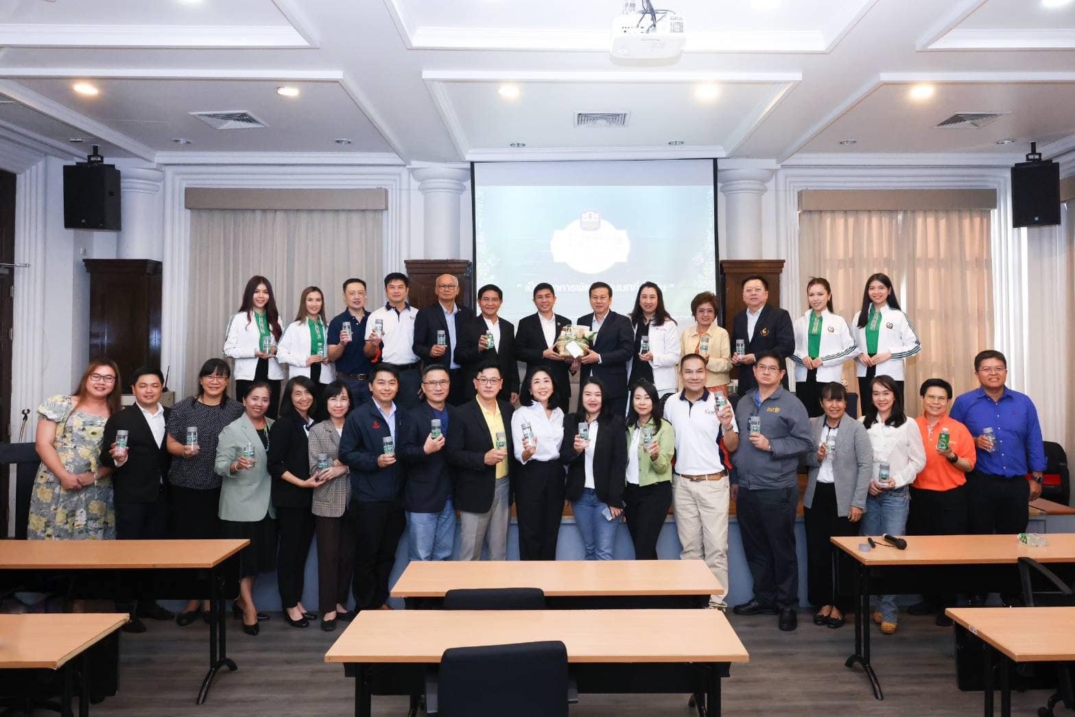 LSP รุ่นที่ 15 ได้รับเกียรติจาก ผู้จัดการ ธ.ก.ส. คุณฉัตรชัย ศิริไล มาเป็นวิทยากรถ่ายทอดประสบการณ์ LSP รุ่นที่ 15 ได้รับเกียรติจาก ผู้จัดการ ธ.ก.ส. คุณฉัตรชัย ศิริไล มาเป็นวิทยากรถ่ายทอดประสบการณ์