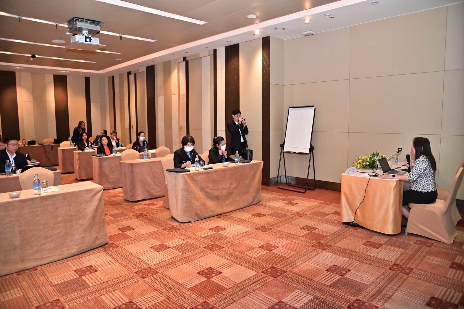 ภาพกิจกรรมพิธีเปิดโครงการอบรมหลักสูตร นักกฎหมายภาครัฐ 4.0 Lawyers Enhanced Agility Program (LEAP) รุ่นที่ 7 จัดโดย มูลนิธิสถาบันวิจัยและพัฒนาองค์กรภาครัฐ: IRDP ภาพกิจกรรมพิธีเปิดโครงการอบรมหลักสูตร นักกฎหมายภาครัฐ 4.0 Lawyers Enhanced Agility Program (LEAP) รุ่นที่ 7 จัดโดย มูลนิธิสถาบันวิจัยและพัฒนาองค์กรภาครัฐ: IRDP