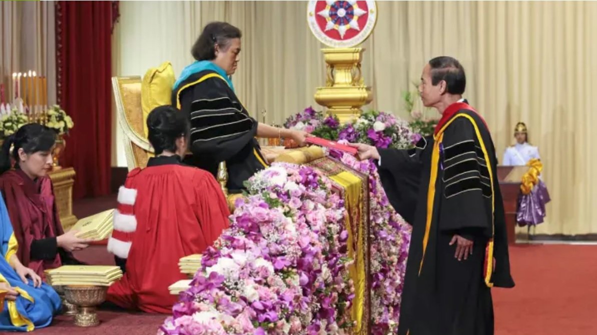 IRDP ร่วมแสดงความยินดีกับ ศ.ดร. วรภัทร โตธนะเกษม ได้รับพระราชทานปริญญาปรัชญาดุษฎีบัณฑิตกิตติมศักดิ์ (บริหารธุรกิจ)